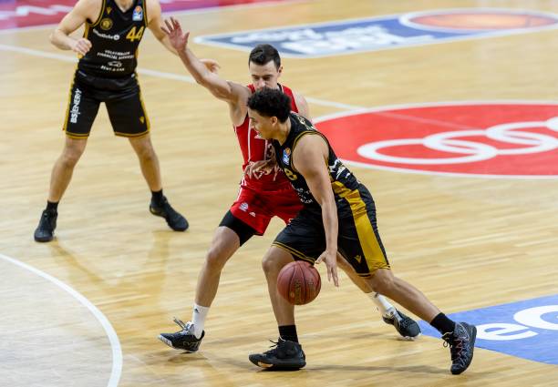 让3追4！山东泰山奇迹大逆转，31岁国脚逆袭，伊万用人再引争议.